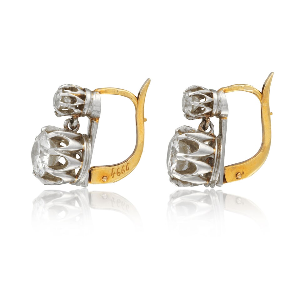 PAIR OF DIAMOND EARRINGS PAIRE DE DORMEUSES DIAMANTS - 2