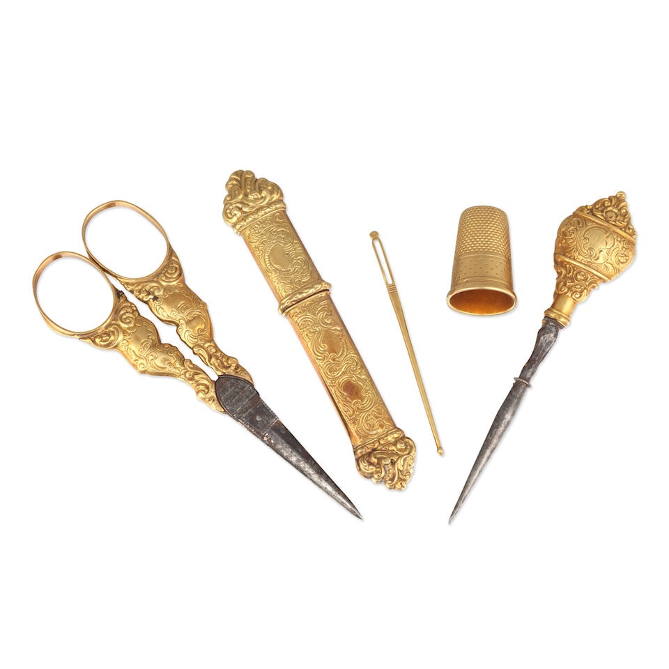 GOLD SEWING KIT NÉCESSAIRE À COUTURE EN OR (1 of 3)