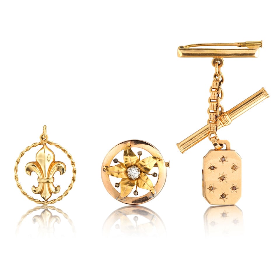 COLLECTION OF GOLD JEWELRY ENSEMBLE DE BIJOUX EN OR (1 of 3)