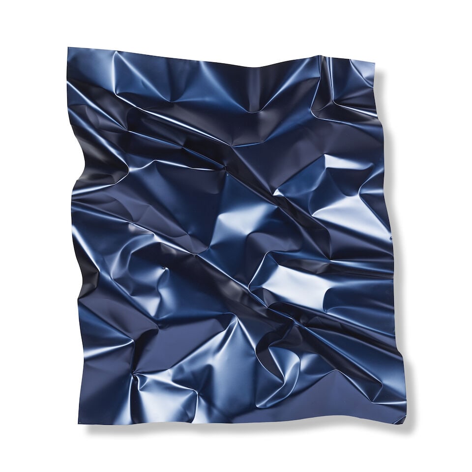 ALDO CHAPARRO (N. 1965) Frozen dark blue met / W44 2013: ALDO CHAPARRO (N. 1965) Frozen dark blue met / W44 2013 peinture BMW sur acier inoxydable froissé stainless steel and BMW body paint 140 x 118 x 22 cm. 55 1/8 x 46 7/16 x 8 11/16