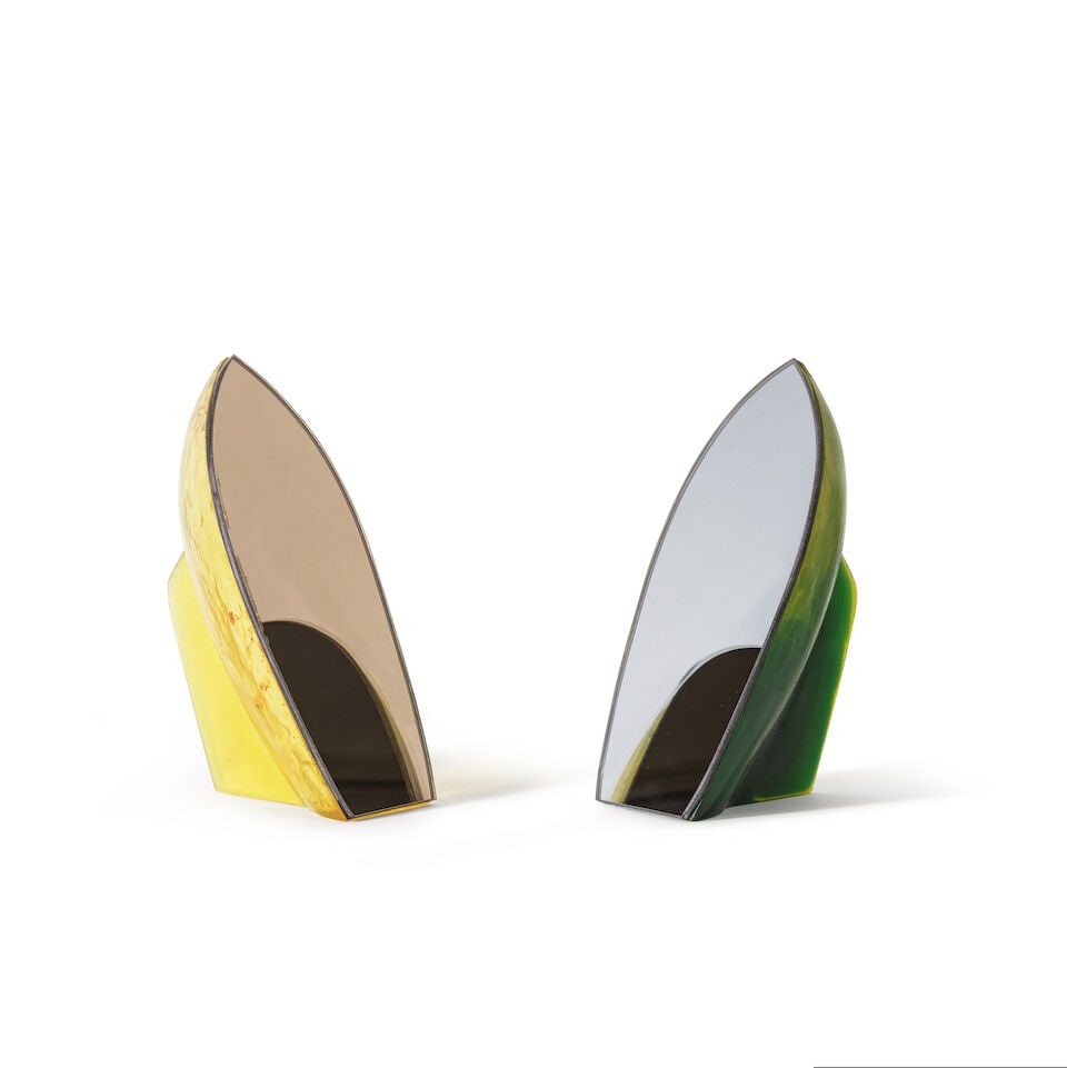 DENNIS OPPENHEIM (1938-2011) Second Generation Image. Iron/Boats (deux éléments) 1987: DENNIS OPPENHEIM (1938-2011) Second Generation Image. Iron/Boats (deux éléments) 1987 signé sur un élément fibre de verre moulée colorée et miroir signed