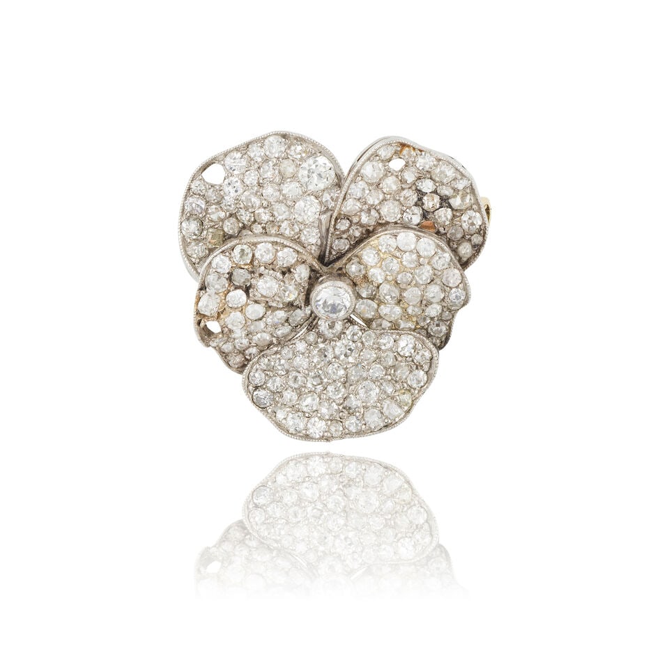 DIAMOND 'FLOWER' BROOCH BROCHE 'FLEUR' DIAMANTS: DIAMOND 'FLOWER' BROOCH BROCHE 'FLEUR' DIAMANTS • French import mark for 18 carat gold (750 ‰) and exempt for platinum (850 ‰) • Old-cut and single-cut diamonds ​weighing