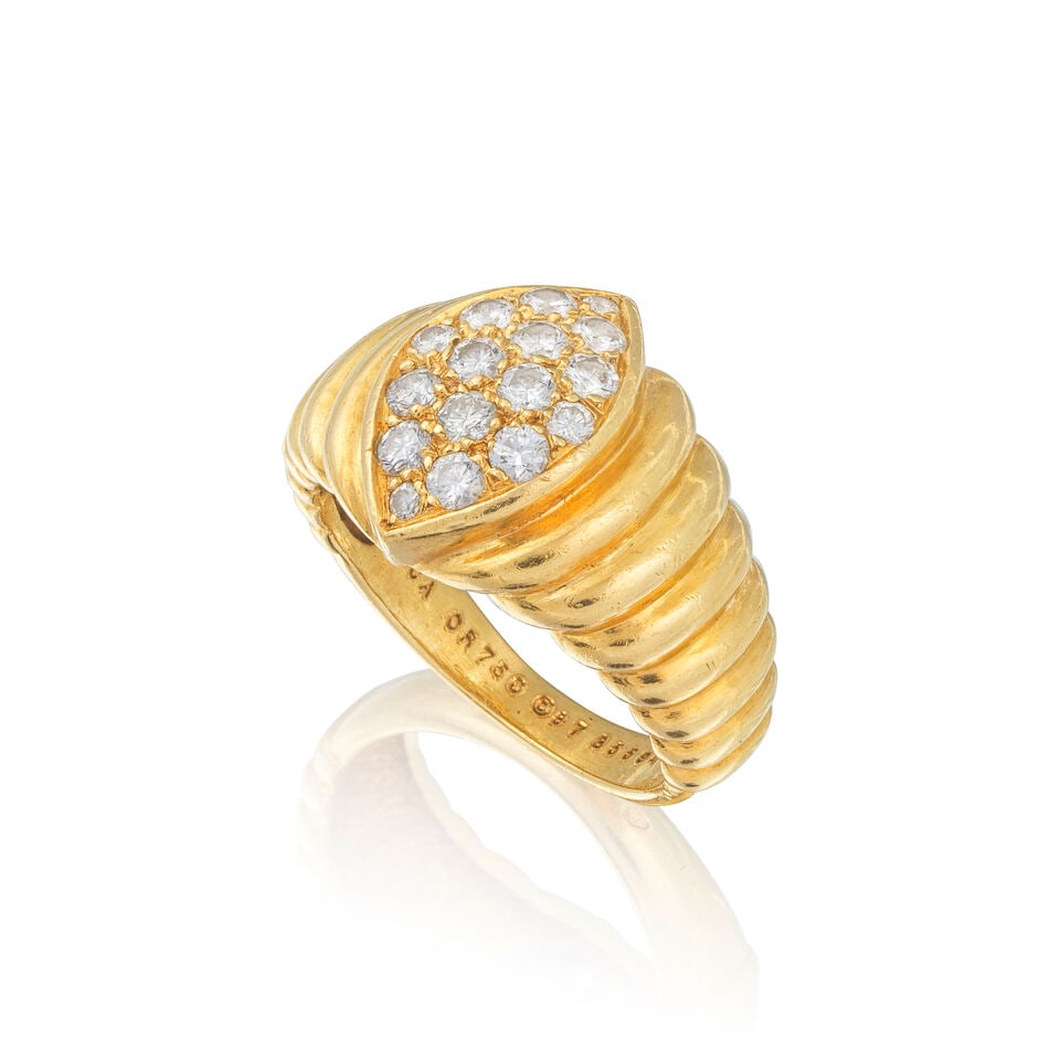PERY & FILS FOR VAN CLEEF & ARPELS: DIAMOND RING PERY & FILS POUR VAN CLEEF & ARPELS: BAGUE DIAM...: PERY & FILS FOR VAN CLEEF & ARPELS: DIAMOND RING PERY & FILS POUR VAN CLEEF & ARPELS: BAGUE DIAMANTS • French assay mark for 18 carat yellow gold (750 ‰) • 16 brilliant-cut diamonds 