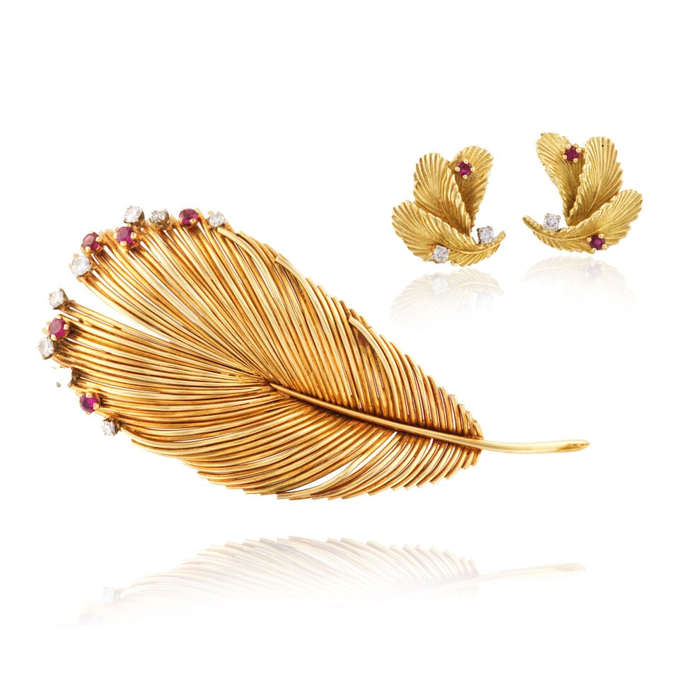 RENE KERN: RUBY AND DIAMOND 'FEATHER' BROOCH RENE KERN: BROCHE 'PLUME' RUBIS ET DIAMANTS (1 of 2)