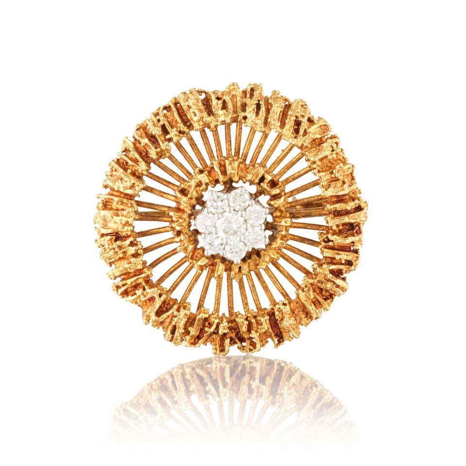 DIAMOND BROOCH BROCHE DIAMANTS: DIAMOND BROOCH BROCHE DIAMANTS • French import mark for 18 carat yellow gold (750 ‰) • Brilliant-cut diamonds weighing approximately 0.40 ct total • Diameter 3.00 cm •