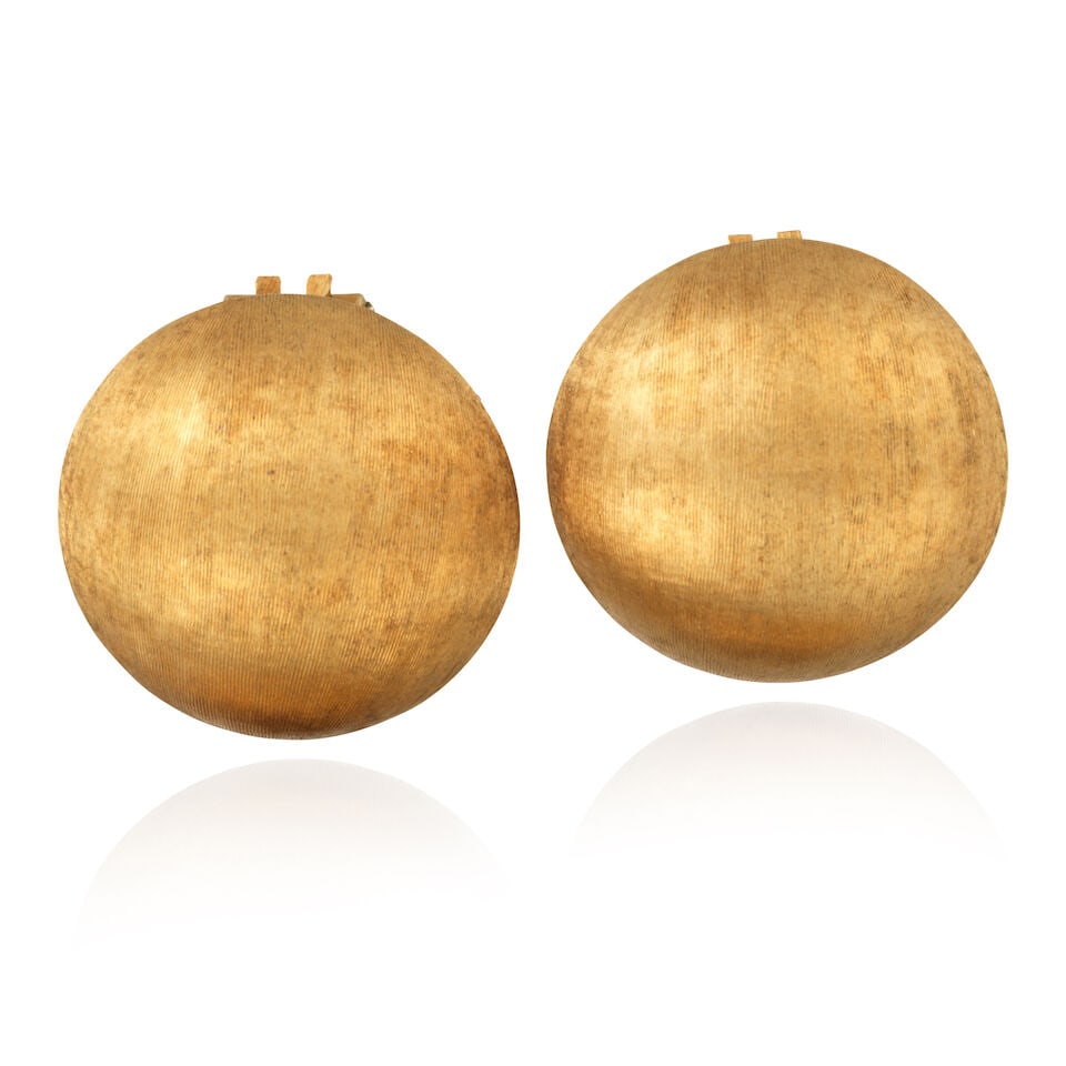 PAIR OF GOLD EARCLIPS PAIRE DE CLIPS D'OREILLES EN OR: PAIR OF GOLD EARCLIPS PAIRE DE CLIPS D'OREILLES EN OR • French import mark for 18 carat textured yellow gold (750 ‰) • Diameter 2.5 cm • Total gross weight 20.12