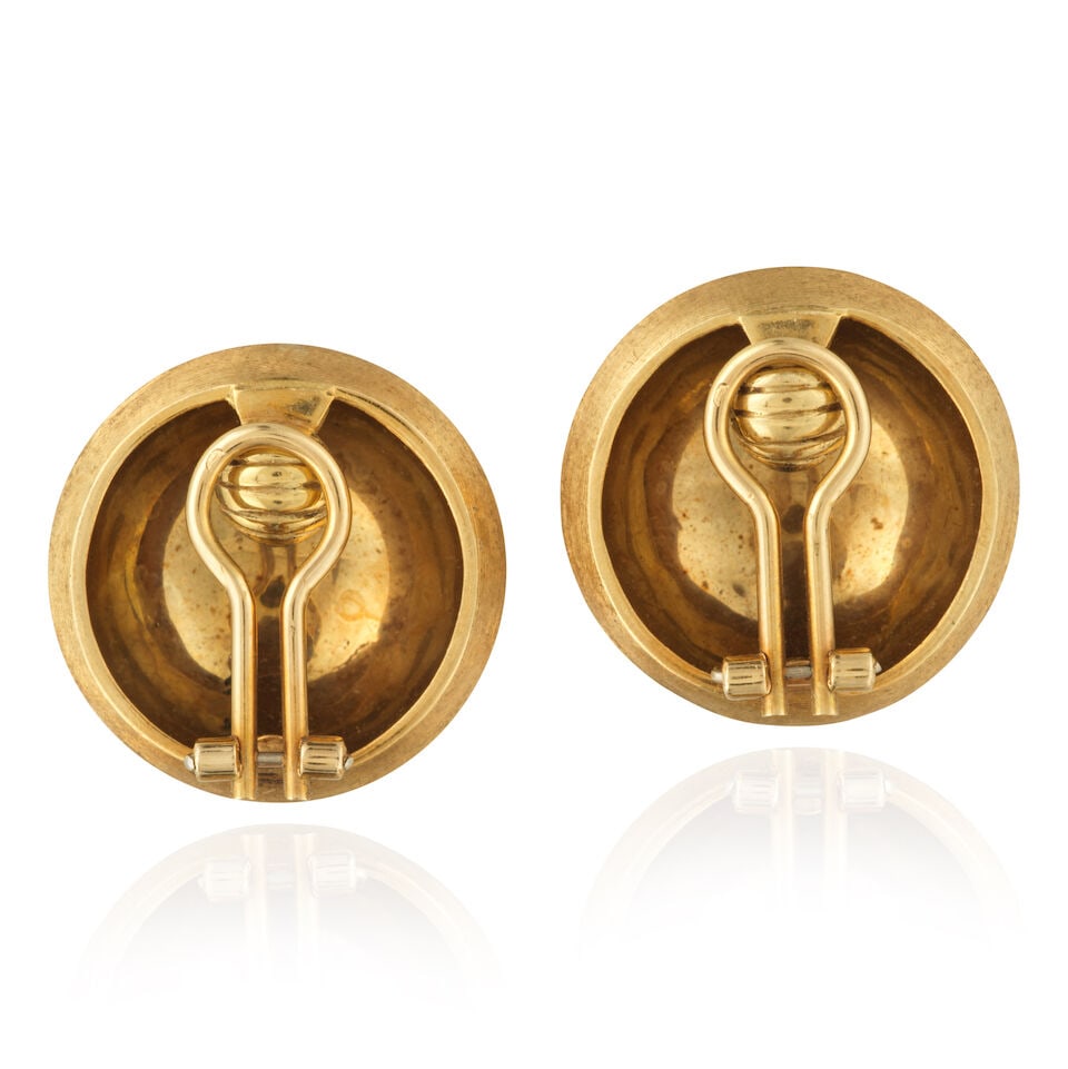 PAIR OF GOLD EARCLIPS PAIRE DE CLIPS D'OREILLES EN OR - 2