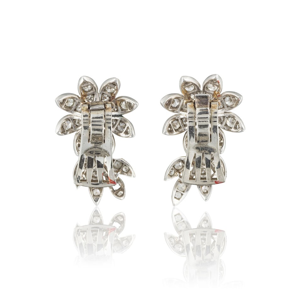 PAIR OF DIAMOND EARRINGS PAIRE DE BOUCLES D'OREILLES DIAMANTS - 2