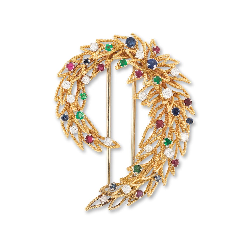 EMERALD, RUBY, SAPPHIRE AND DIAMOND CLIP BROOCH BROCHE CLIP ÉMERAUDES, RUBIS, SAPHIRS ET DI...: EMERALD, RUBY, SAPPHIRE AND DIAMOND CLIP BROOCH BROCHE CLIP ÉMERAUDES, RUBIS, SAPHIRS ET DIAMANTS • French marks for 18 carat yellow gold (750 ‰) and for platinum (850