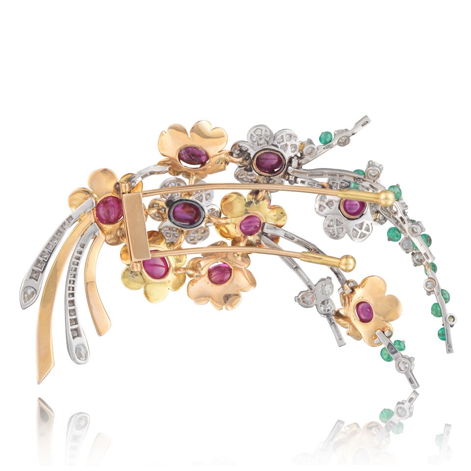RUBY, EMERALD AND DIAMOND CLIP BROOCH BROCHE RUBIS, ÉMERAUDES ET DIAMANTS - 2