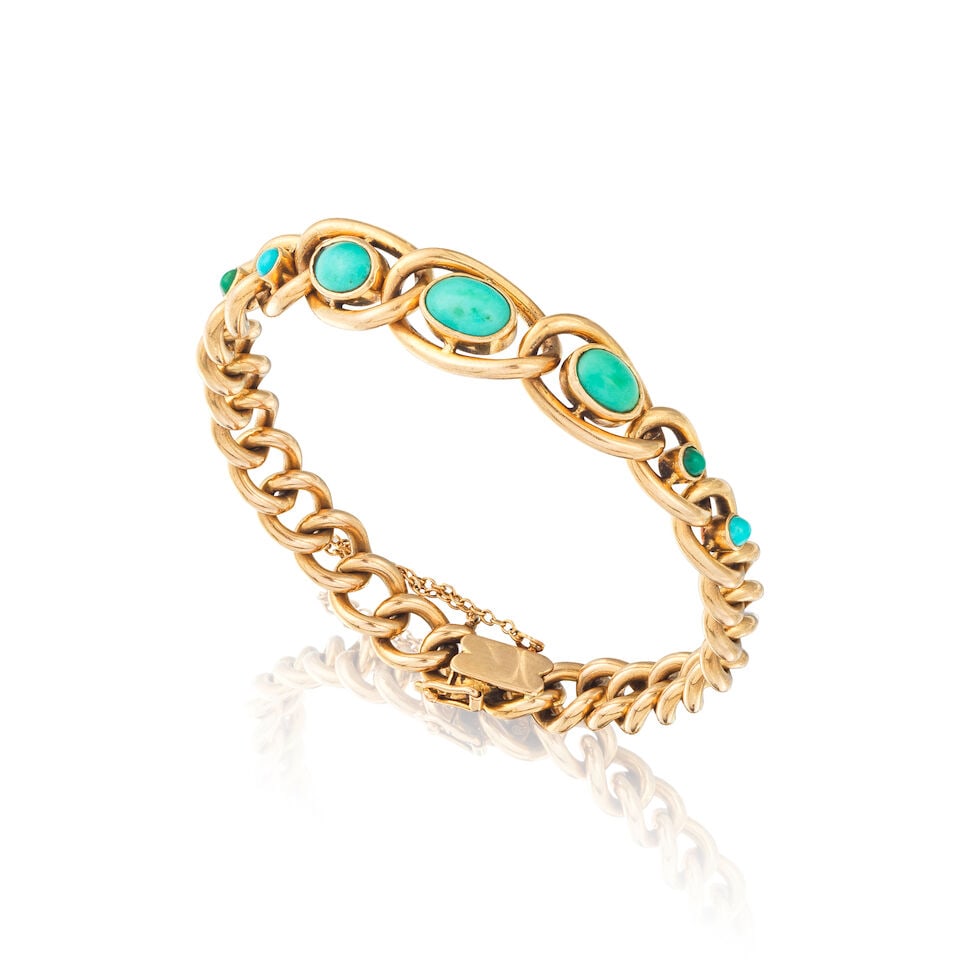 TURQUOISE BRACELET BRACELET TURQUOISES: TURQUOISE BRACELET BRACELET TURQUOISES • French import mark for 18 carat yellow gold (750 ‰) • Curb links • 9 turquoise cabochons • Inner circumference 16 cm • Gros