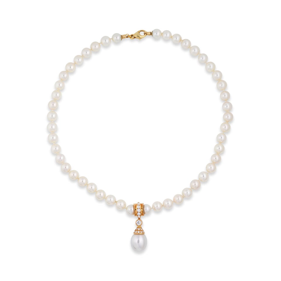 CULTURED PEARL AND DIAMOND NECKLACE COLLIER DE PERLES DE CULTURE ET DIAMANTS: CULTURED PEARL AND DIAMOND NECKLACE COLLIER DE PERLES DE CULTURE ET DIAMANTS • French import mark for 18 carat yellow gold (750 ‰) • One row of cultured pearls​ holding a