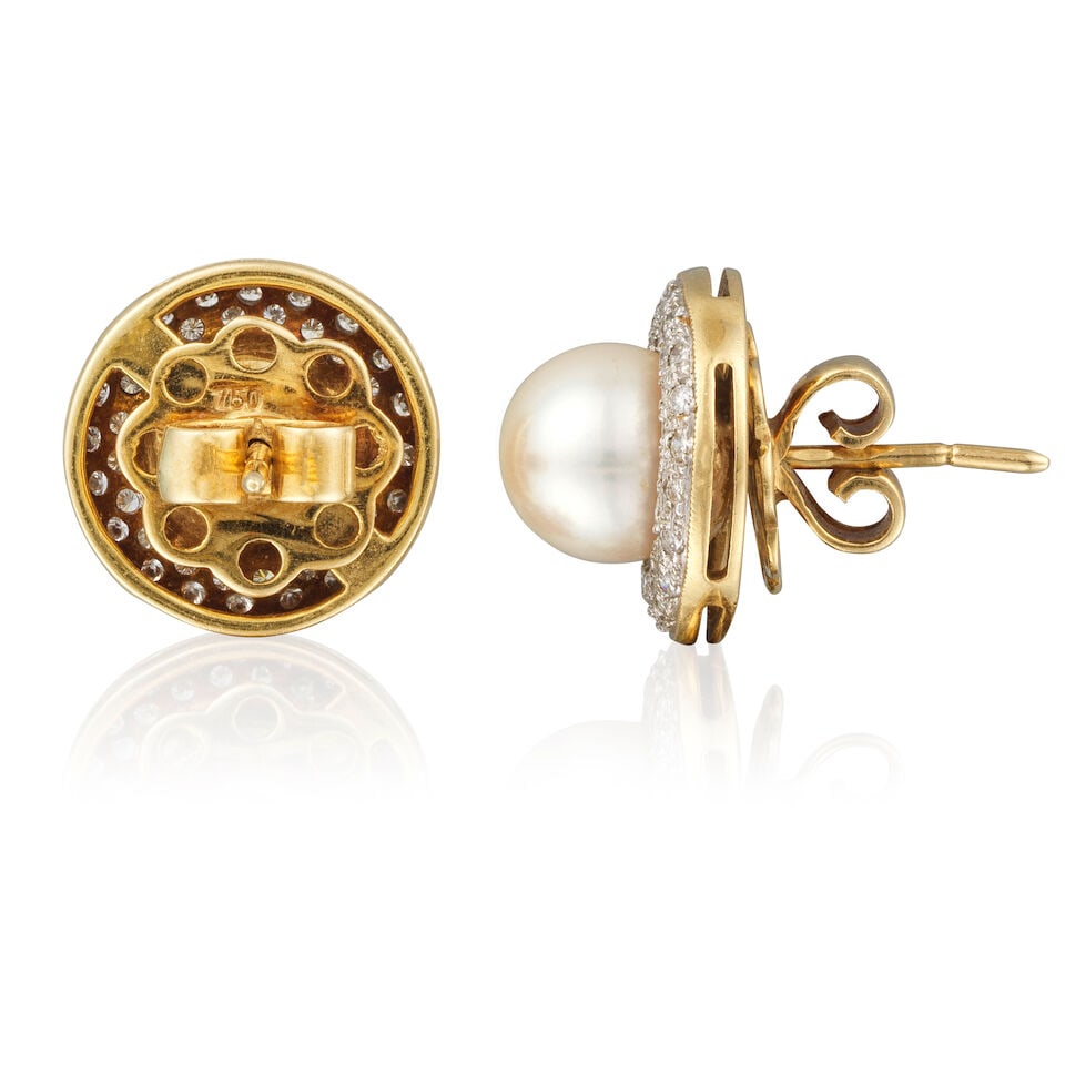 CULTURED PEARL AND DIAMOND EARRINGS PAIRE DE BOUCLES D'OREILLES PERLES DE CULTURE ET DIAMANTS - 2