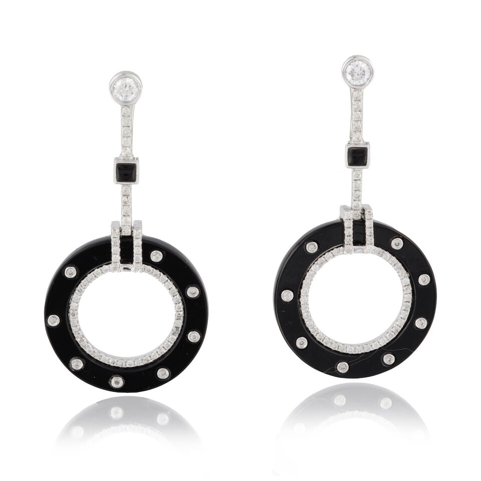 PAIR OF ONYX AND DIAMOND EARRINGS PAIRE DE BOUCLES D'OREILLES ONYX ET DIAMANTS: PAIR OF ONYX AND DIAMOND EARRINGS PAIRE DE BOUCLES D'OREILLES ONYX ET DIAMANTS • French import marks for 18 carat white gold (750 ‰) • 2 disc plaques and 2 square shaped