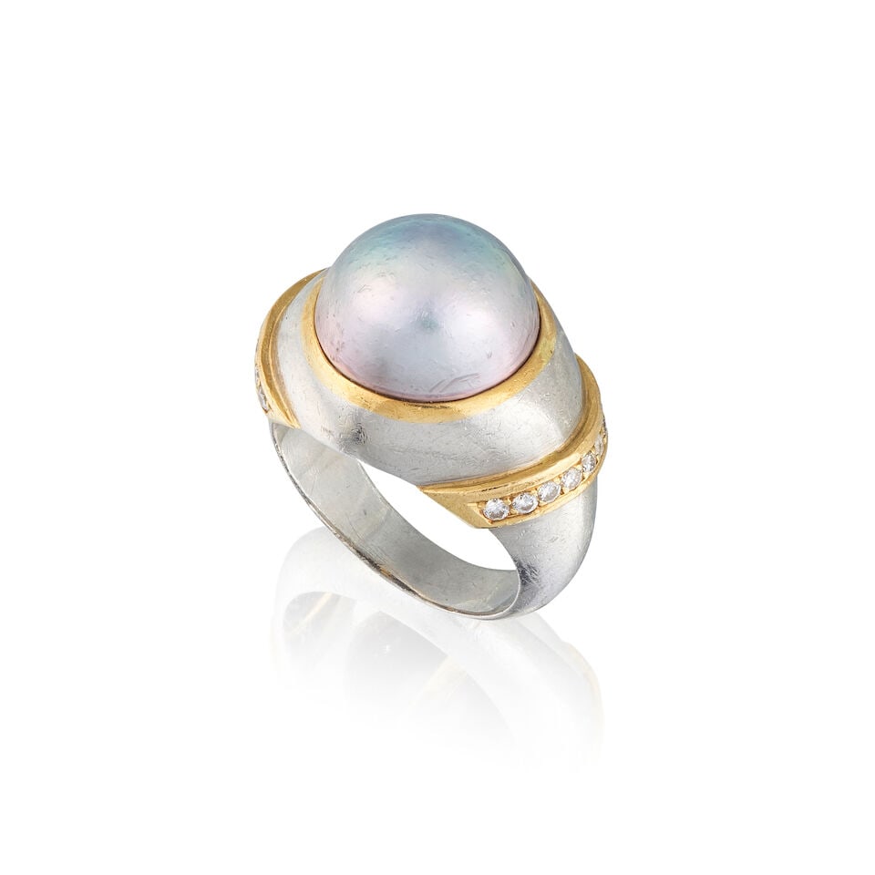 TAHITIAN CULTURED PEARL AND DIAMOND RING BAGUE PERLE DE TAHITI ET DIAMANTS: TAHITIAN CULTURED PEARL AND DIAMOND RING BAGUE PERLE DE TAHITI ET DIAMANTS • French import mark for 18 carat yellow gold (750 ‰) and for platinum (850 ‰) • Set with a Tahitian