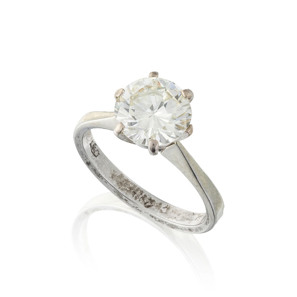DIAMOND SOLITAIRE RING BAGUE SOLITAIRE DIAMANT: DIAMOND SOLITAIRE RING BAGUE SOLITAIRE DIAMANT • French import mark for 18 white gold (750 ‰) • Brilliant-cut diamond weighing approximately 2 cts • Ring size 52.5 (FR) -