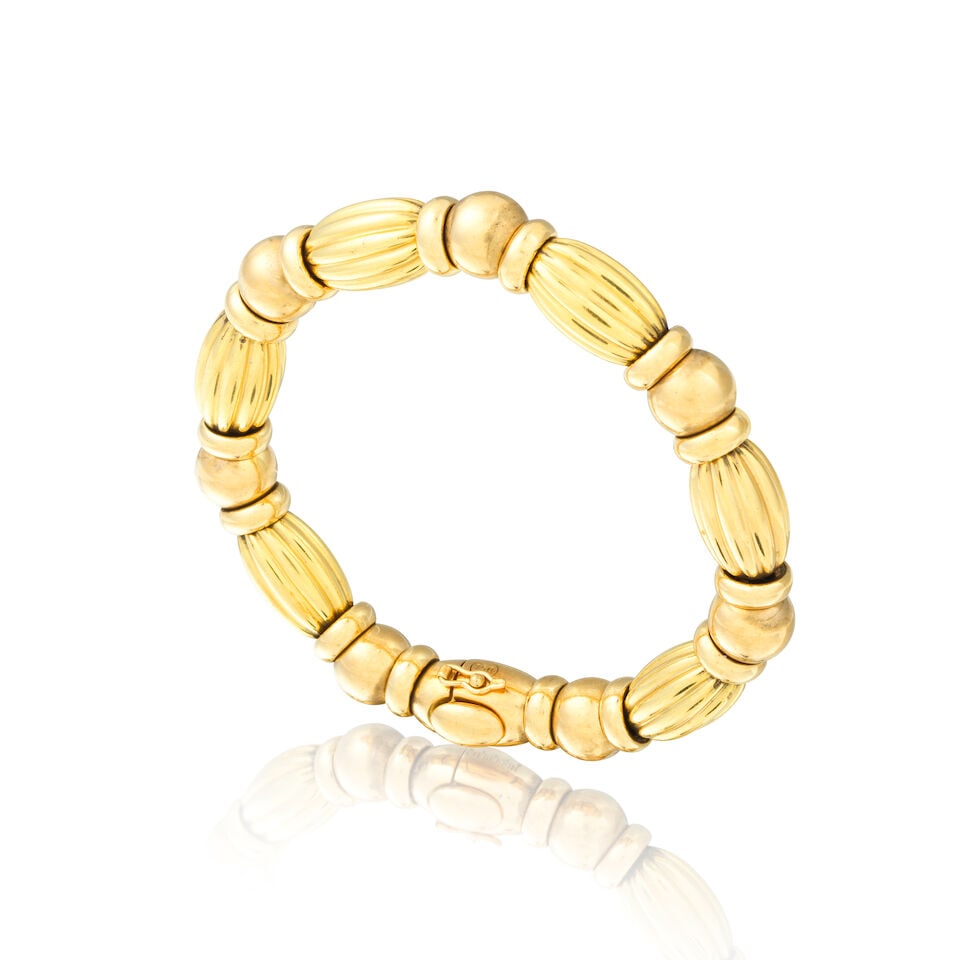 OJ PERRIN: GOLD BRACELET OJ PERRIN: BRACELET EN OR: OJ PERRIN: GOLD BRACELET OJ PERRIN: BRACELET EN OR • French assay mark for 18 carat yellow gold (750 ‰) ​ • Length 20 cm​ • Gross weight 38.80 grams Footnotes: COND