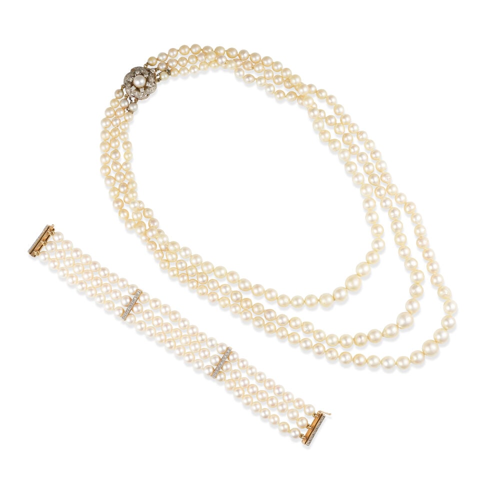 CULTURED PEARL AND DIAMOND NECKLACE AND BRACELET SUITE ENSEMBLE COLLIER ET BRACELET PERLES DE CU... (1 of 3)