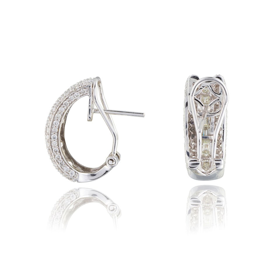 PAIR OF DIAMOND EARRINGS PAIRE DE BOUCLES D'OREILLES DIAMANTS - 2