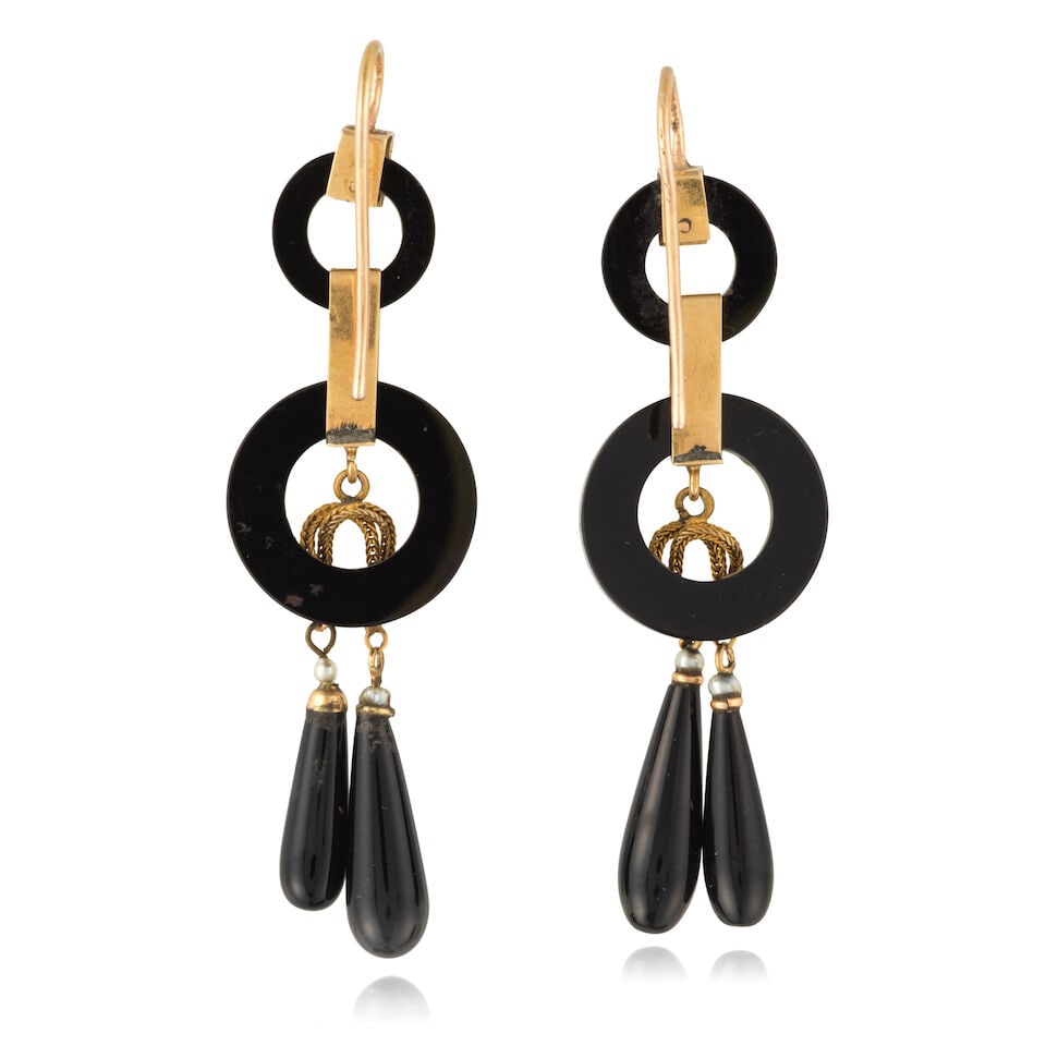PAIR OF SEED PEARL AND ONYX PENDENT EARRINGS, MID OF 19TH CENTURY PAIRE DE BOUCLES D'OREILLES PE... - 2