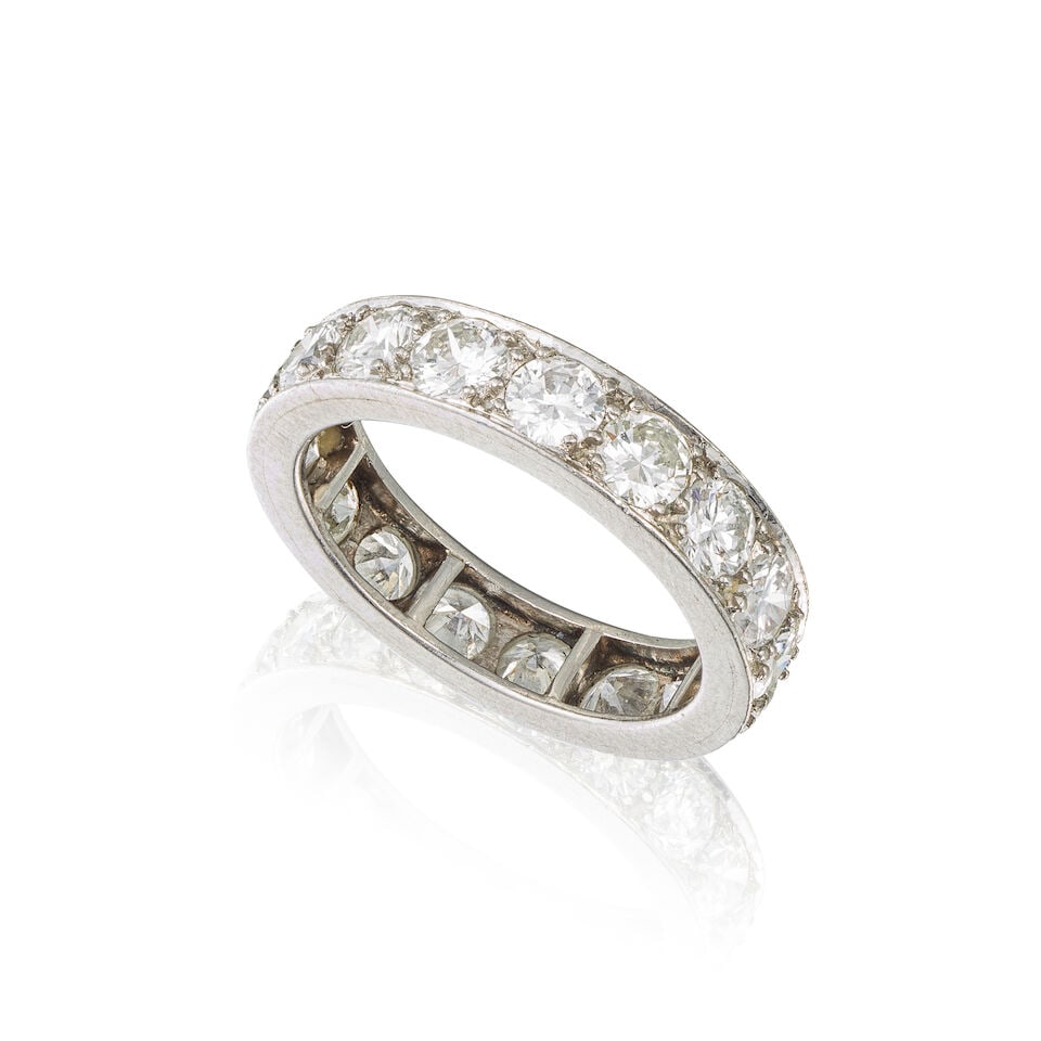 DIAMOND ETERNITY RING ALLIANCE AMÉRICAINE DIAMANTS: DIAMOND ETERNITY RING ALLIANCE AMÉRICAINE DIAMANTS • Exempt for platinum (850 ‰) ​ • 17 brilliant-cut diamonds weighing approximately 3.40 cts total ​ • Ring s