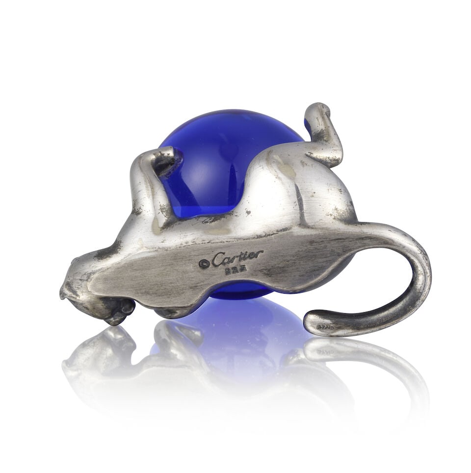 CARTIER: SILVER PANTHER AND BLUE GLASS PAPER WEIGHT CARTIER: PRESSE-PAPIER PANTHÈRE ARGENT... - 2