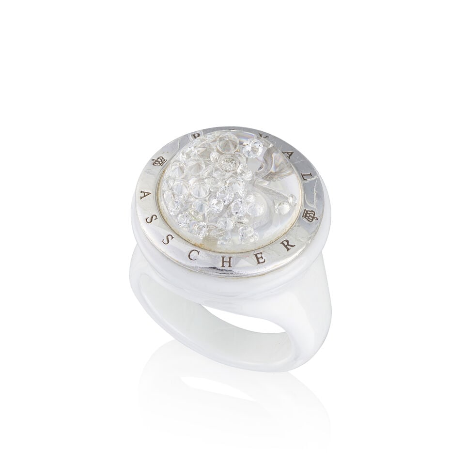 ROYAL ASSCHER: 'STARS OF AFRICA' CERAMIC AND DIAMOND RING ROYAL ASSCHER: 'STARS OF AFRICA' BAGUE...: ROYAL ASSCHER: 'STARS OF AFRICA' CERAMIC AND DIAMOND RING ROYAL ASSCHER: 'STARS OF AFRICA' BAGUE CÉRAMIQUE ET DIAMANTS • Exempt for 18 carat white gold (750 ‰) • White ceramic