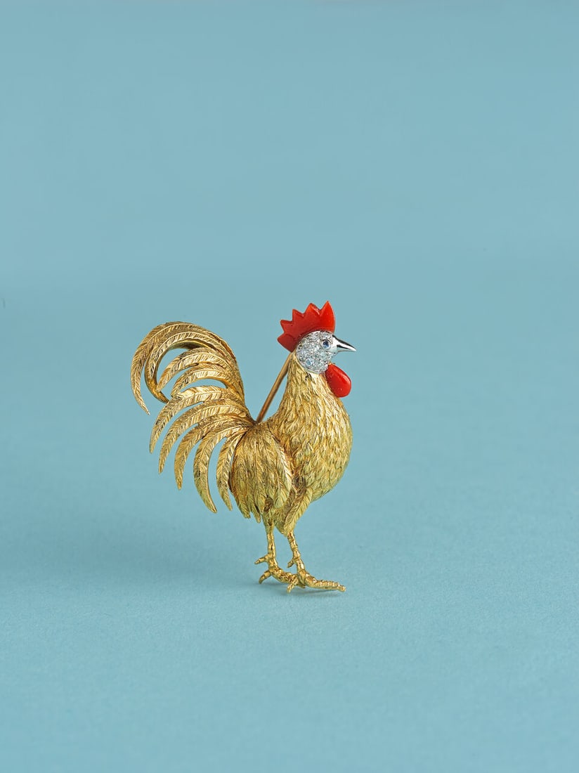 SAPPHIRE AND DIAMONDS 'ROOSTER' BROOCH BROCHE 'COQ' SAPHIR ET DIAMANTS: SAPPHIRE AND DIAMONDS 'ROOSTER' BROOCH BROCHE 'COQ' SAPHIR ET DIAMANTS • French assay mark for 18 carat yellow gold (750 ‰) and for platinum (850 ‰) • Of rooster