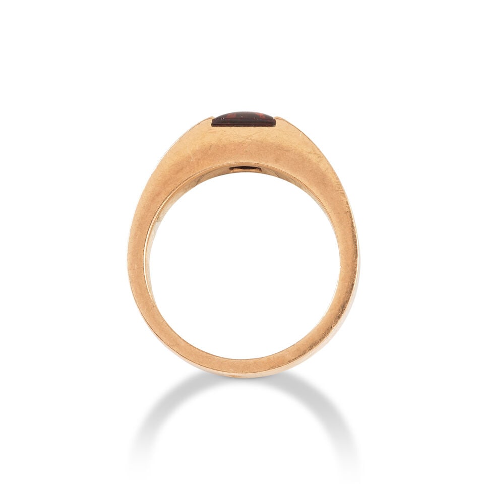 CARTIER : GARNET 'TANK' RING CARTIER: BAGUE 'TANK' GRENAT - 2