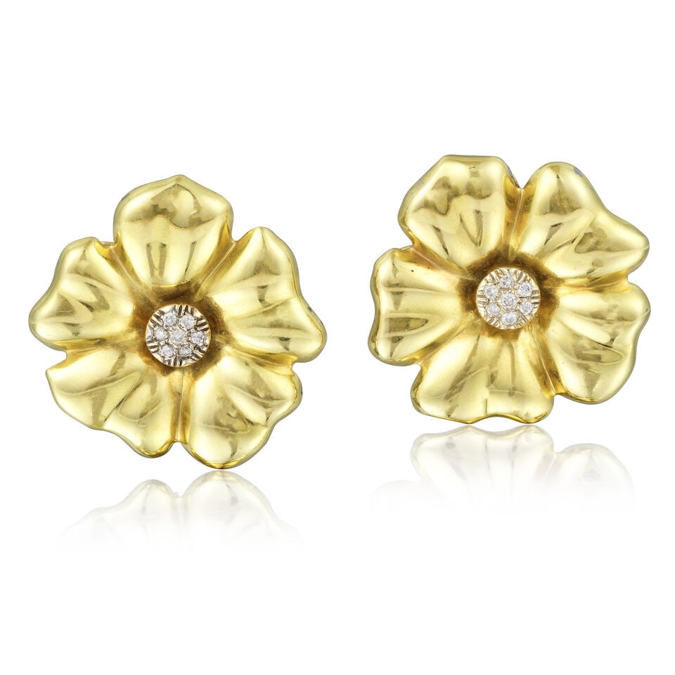 PAIR OF DIAMOND 'FLOWER' EARRINGS PAIRE DE BOUCLES D'OREILLES 'FLEURS' DIAMANTS (1 of 2)
