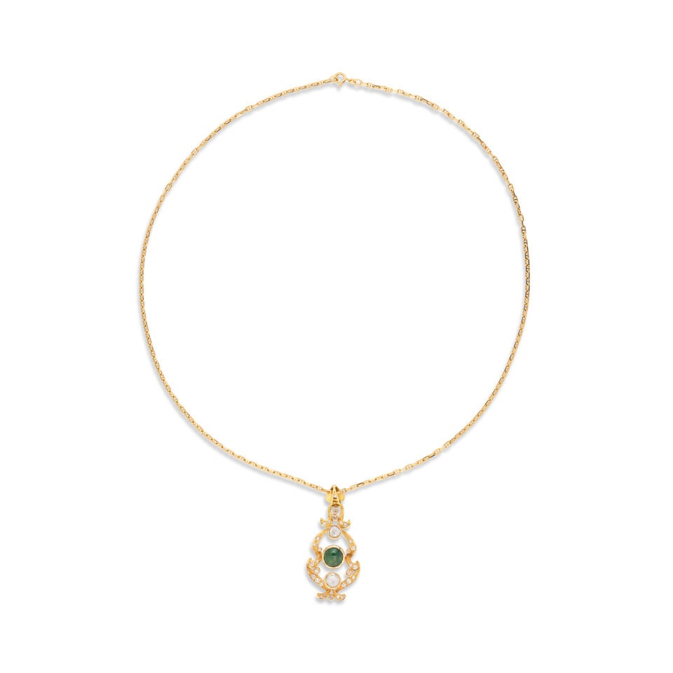 EMERALD AND DIAMOND PENDANT NECKLACE COLLIER PENDENTIF ÉMERAUDE ET DIAMANTS: EMERALD AND DIAMOND PENDANT NECKLACE COLLIER PENDENTIF ÉMERAUDE ET DIAMANTS • French import mark for 18 yellow gold (750 ‰)​ • Navy mesh • Emerald cabochon weighing