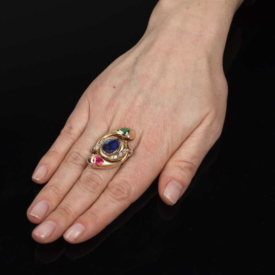 EMERALD, SAPPHIRE, RUBY AND DIAMOND RING BAGUE ÉMERAUDE, SAPHIR, RUBIS ET DIAMANTS - 2