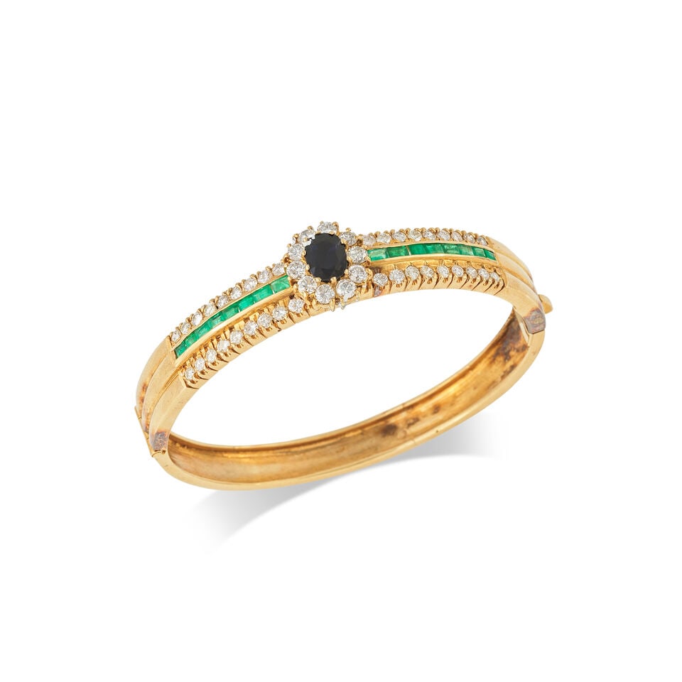 SAPPHIRE, EMERALD AND DIAMOND BRACELET BRACELET SAPHIR, ÉMERAUDES ET DIAMANTS: SAPPHIRE, EMERALD AND DIAMOND BRACELET BRACELET SAPHIR, ÉMERAUDES ET DIAMANTS • French import marks for 18 carat yellow gold (750 ‰) • 1 oval-cut sapphire • Numerous calib
