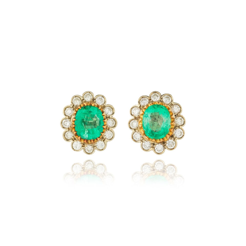 PAIR OF EMERALD AND DIAMOND EARCLIPS PAIRE DE CLIPS D'OREILLES ÉMERAUDES ET DIAMANTS: PAIR OF EMERALD AND DIAMOND EARCLIPS PAIRE DE CLIPS D'OREILLES ÉMERAUDES ET DIAMANTS • French import marks for 18 carat gold (750 ‰) • 2 oval-cut emerald • Numerous