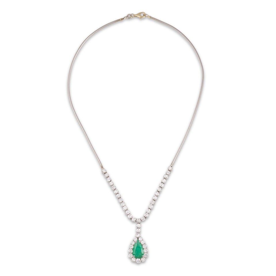 EMERALD AND DIAMOND NECKLACE COLLIER ÉMERAUDE ET DIAMANTS: EMERALD AND DIAMOND NECKLACE COLLIER ÉMERAUDE ET DIAMANTS • French import mark for 18 carat gold (750 ‰) • 1 pear shaped emerald • Numerous brilliant-cut diamonds