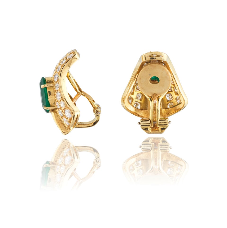 PAIR OF EMERALD AND DIAMOND EARRINGS PAIRE DE BOUCLES D'OREILLES ÉMERAUDES ET DIAMANTS - 2