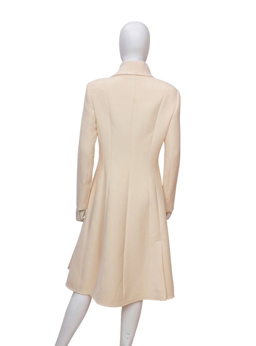 CHRISTIAN DIOR: WHITE STRUCTURAL COAT Fall 2009 | John Galliano - 2