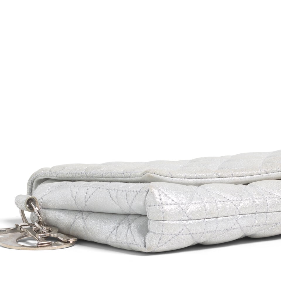 CHRISTIAN DIOR: METALLIC SILVER CANNAGE LEATHER LADY DIOR CLUTCH 2008 | John Galliano - 3