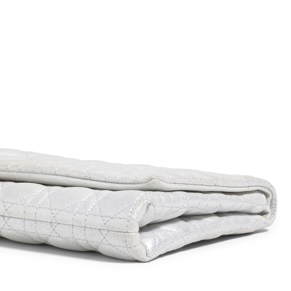 CHRISTIAN DIOR: METALLIC SILVER CANNAGE LEATHER LADY DIOR CLUTCH 2008 | John Galliano - 4