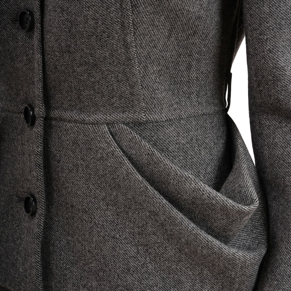 CHRISTIAN DIOR: GREY TWEED EXAGGERATED SKIRT SUIT ENSEMBLE Fall 2009 | John Galliano - 3