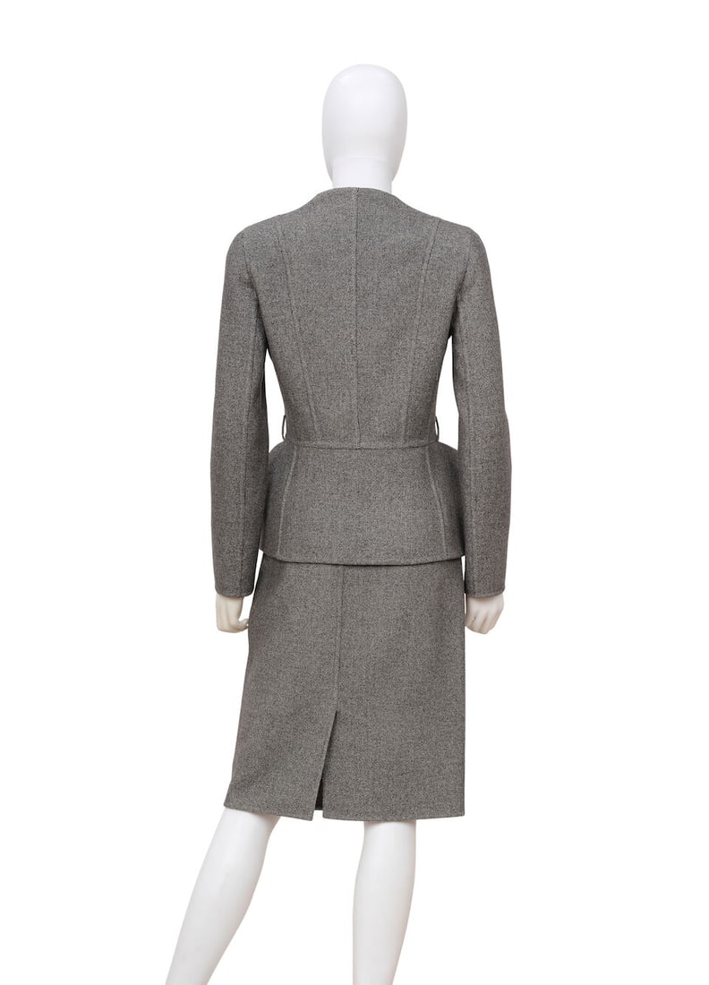 CHRISTIAN DIOR: GREY TWEED EXAGGERATED SKIRT SUIT ENSEMBLE Fall 2009 | John Galliano - 4