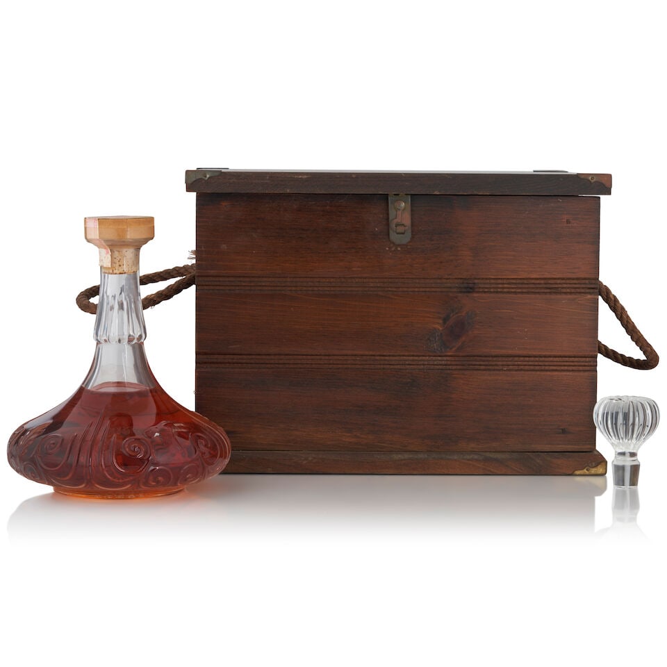 Wild Turkey Commodore's Chest Baccarat Crystal Decanter 8 Years Old (1 bottle, 1L): Wild Turkey Commodore's Chest Baccarat Crystal Decanter 8 Years Old (1 bottle, 1L) Region: Kentucky Packaging: original wooden case, includes Baccarat crystal stopper Alcohol content: 50.5% Notes: off