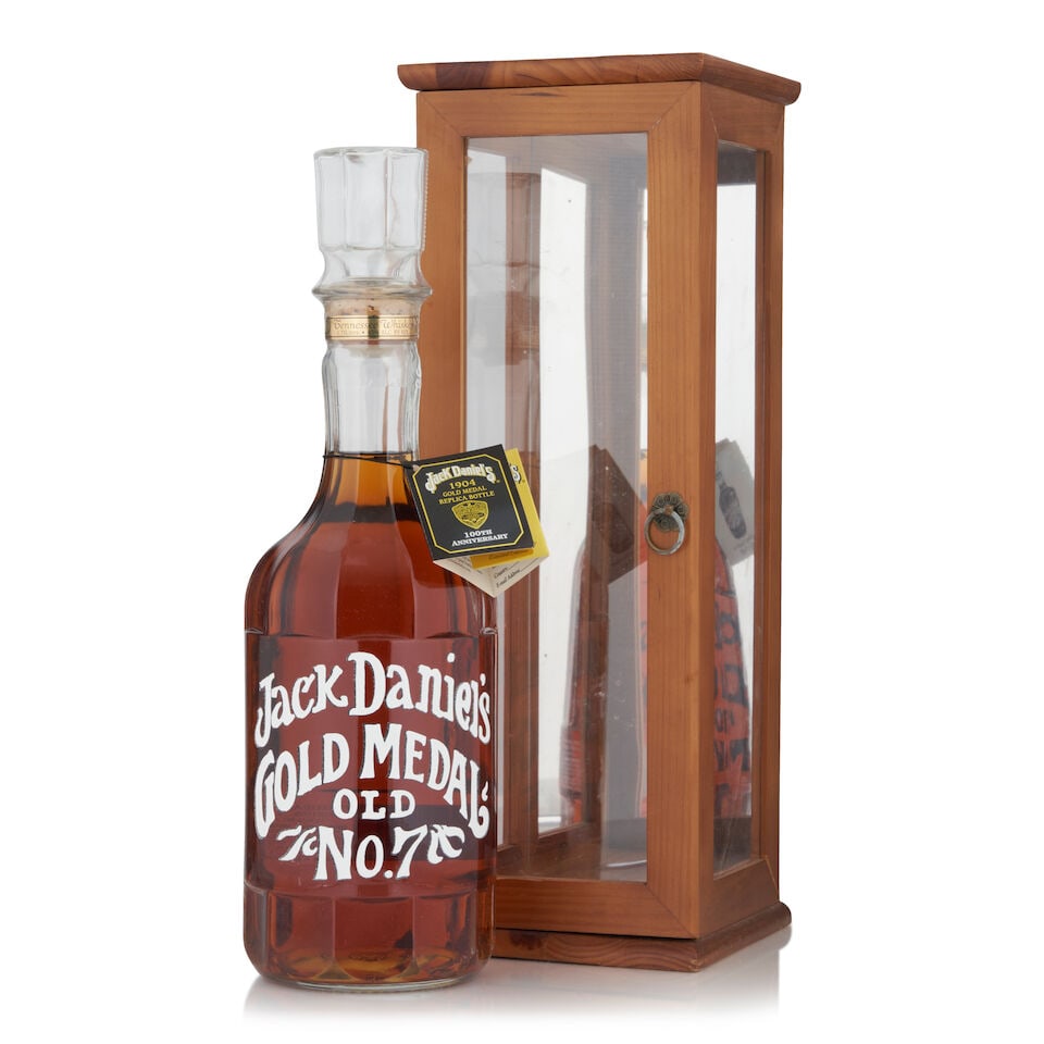 Jack Daniel's 1904 100th Anniversary Gold Medal Replica (1 bottle, 1.75L): Jack Daniel's 1904 100th Anniversary Gold Medal Replica (1 bottle, 1.75L) Region: Tennessee Packaging: original presentation case Alcohol content: 45% Notes: official bottling, bottling no. 051743 Foo