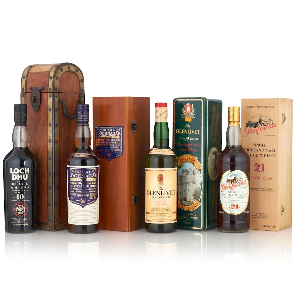 Royal Lochnagar Selected Reserve (1 bottle, 750ml) Glenlivet Castle Craigievar 12 Years Old (1 b...: Royal Lochnagar Selected Reserve (1 bottle, 750ml) Region: Highland Packaging: original wooden case Alcohol content: 43% Notes: official bottling, bottle no. 41041 Glenlivet Castle Craigievar 12 Years