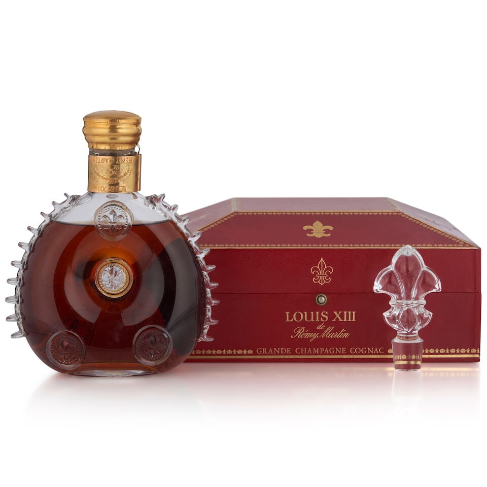Remy Martin Louis XIII (1 bottle, 700ml): Remy Martin Louis XIII (1 bottle, 700ml) Region: Cognac Capsule: metal neck wrap detached Label: ABV & volume tag missing Packaging: original case, includes glass stopper Alcohol content: 40% Notes: o