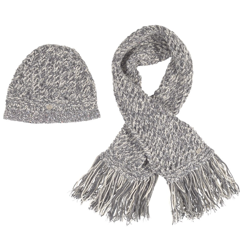CHANEL: SET OF GREY KNIT SEQUIN ACCESSORIES Fall 2005 | Look 18 (1 of 1)