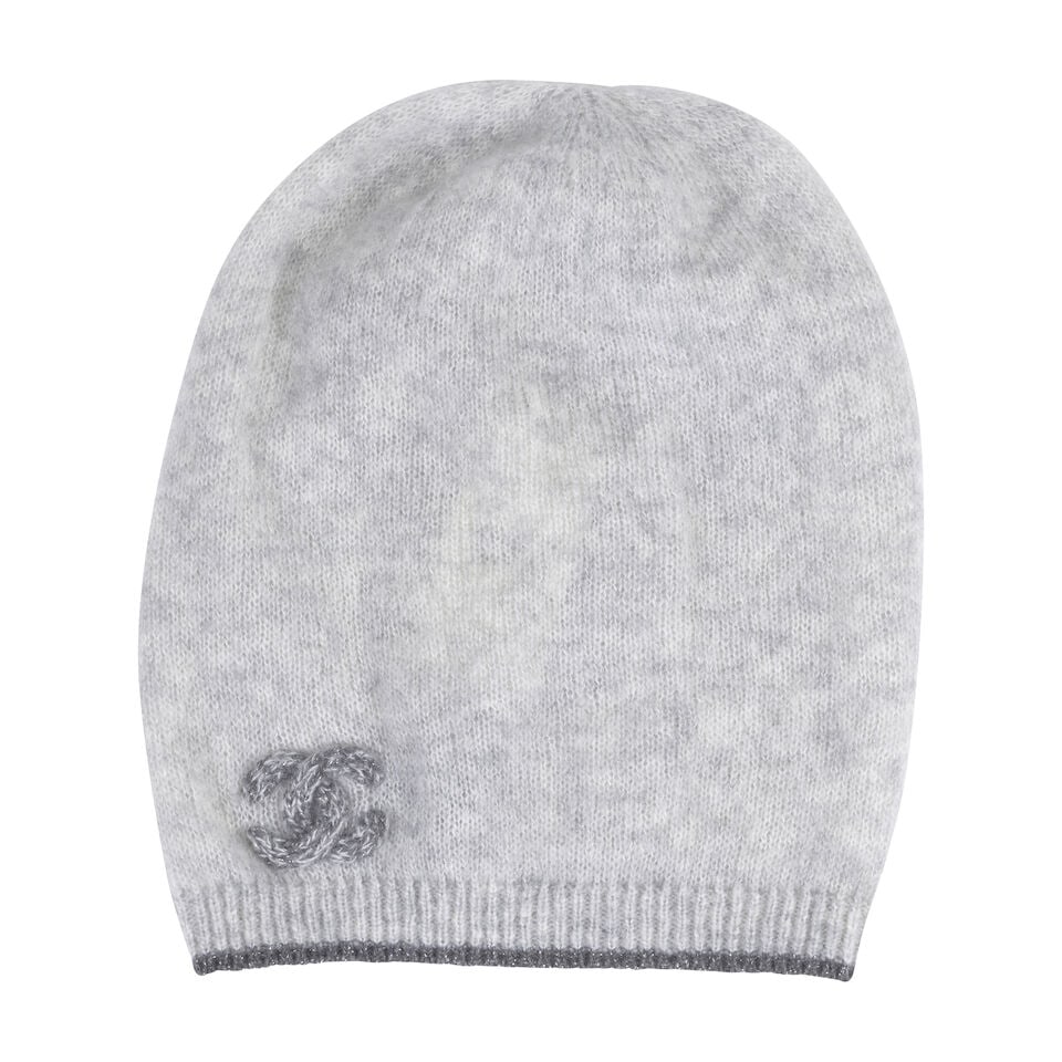 CHANEL: LIGHT GREY CASHMERE BEANIE WITH CC DETAIL (1 of 1)
