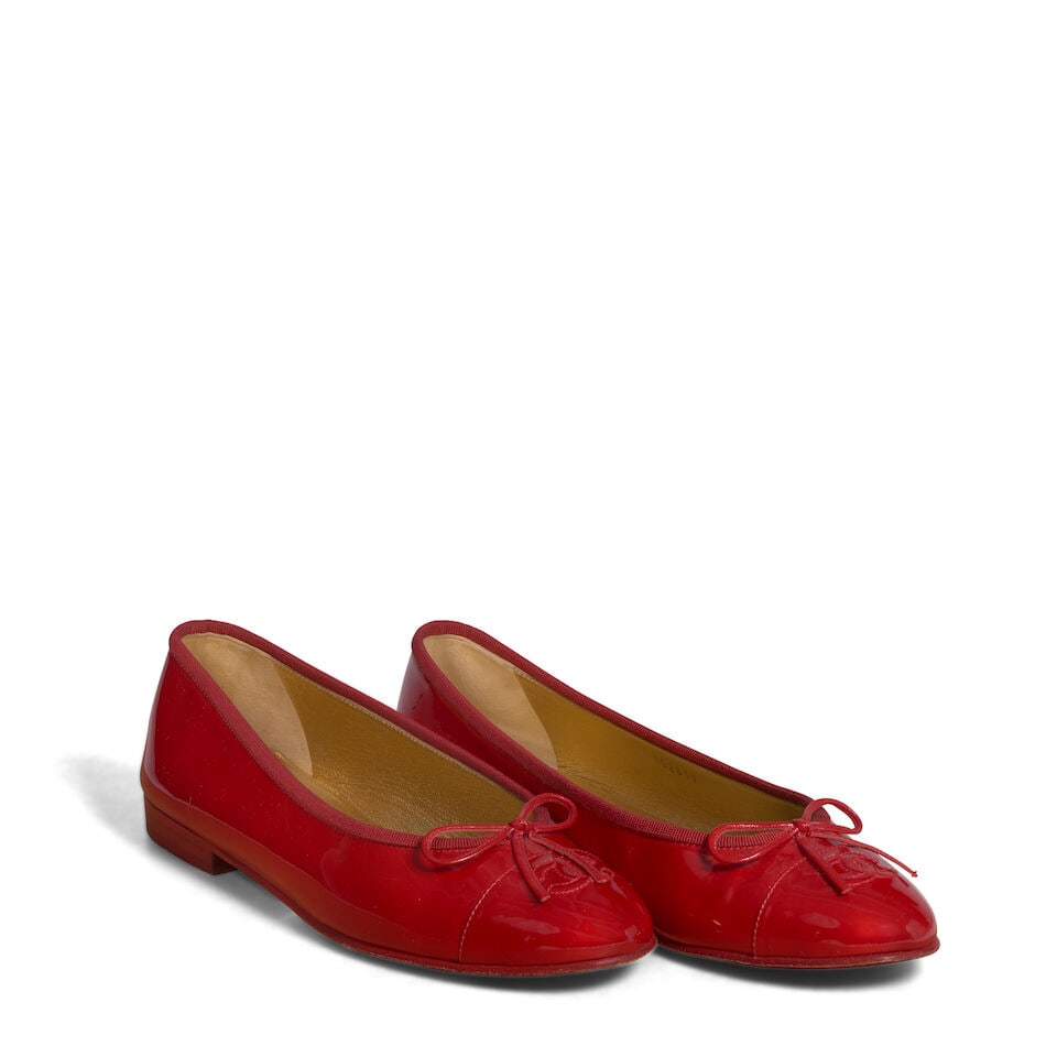 CHANEL: RED PATENT INTERLOCKING CC LOGO BALLET FLATS (1 of 1)