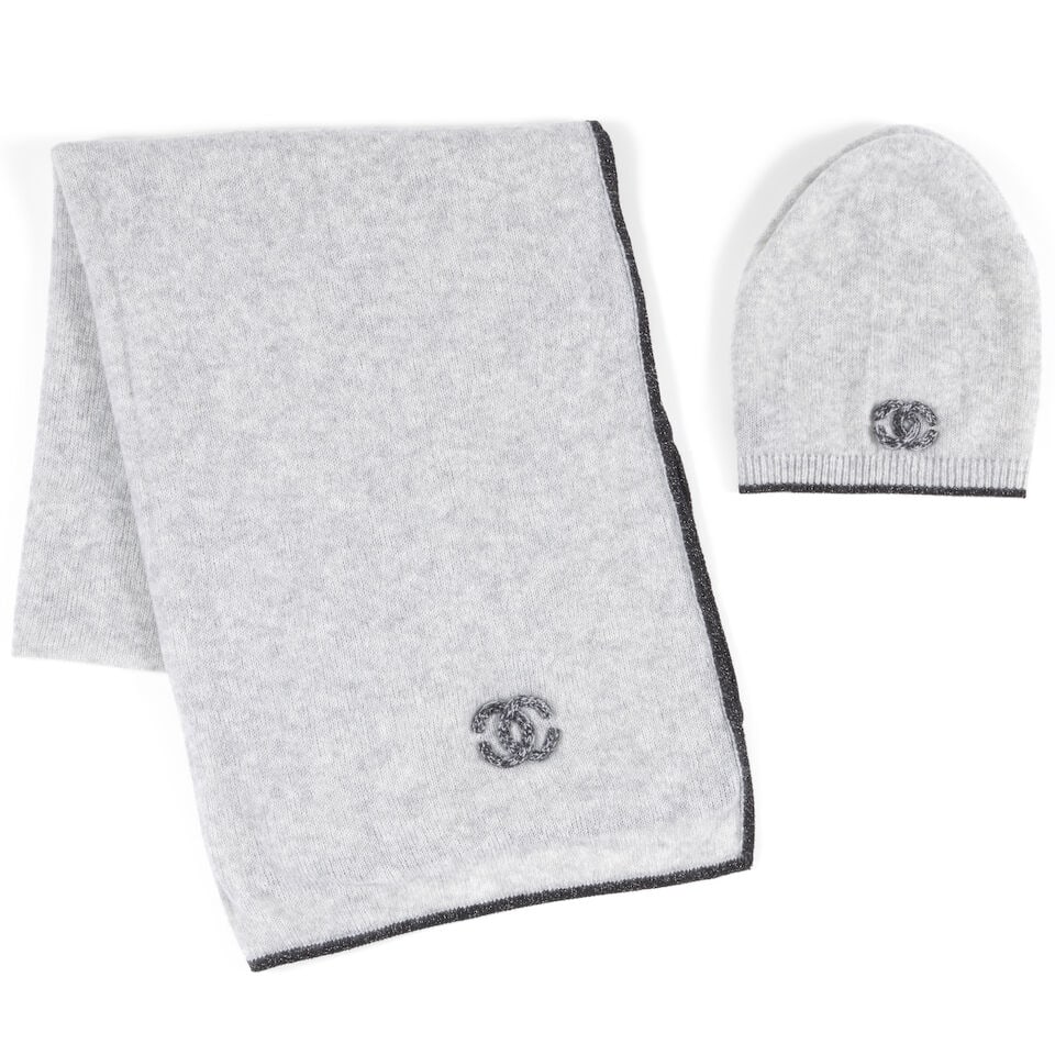 CHANEL: SET OF GREY KNIT ACCESSORIES WITH CC DETAIL (1 of 1)