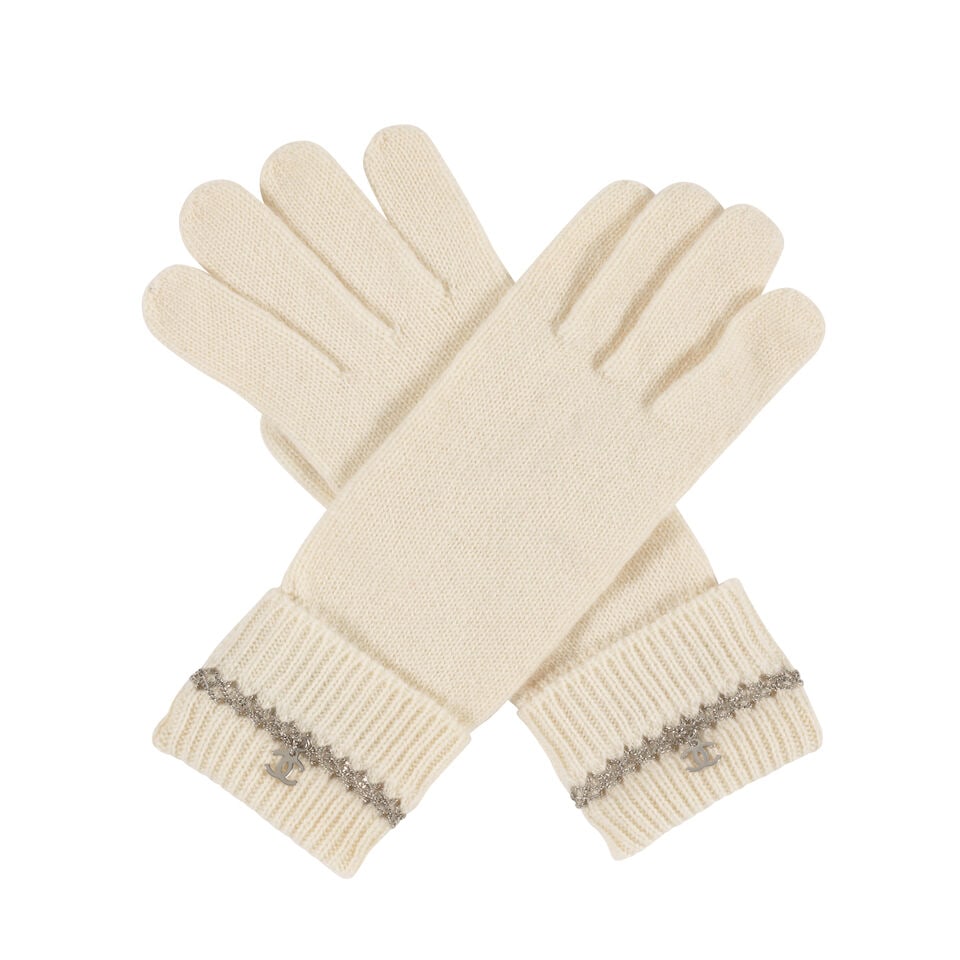CHANEL: CREAM KNIT GLOVES WITH CC CHARM AND CHAIN DETAIL (1 of 1)
